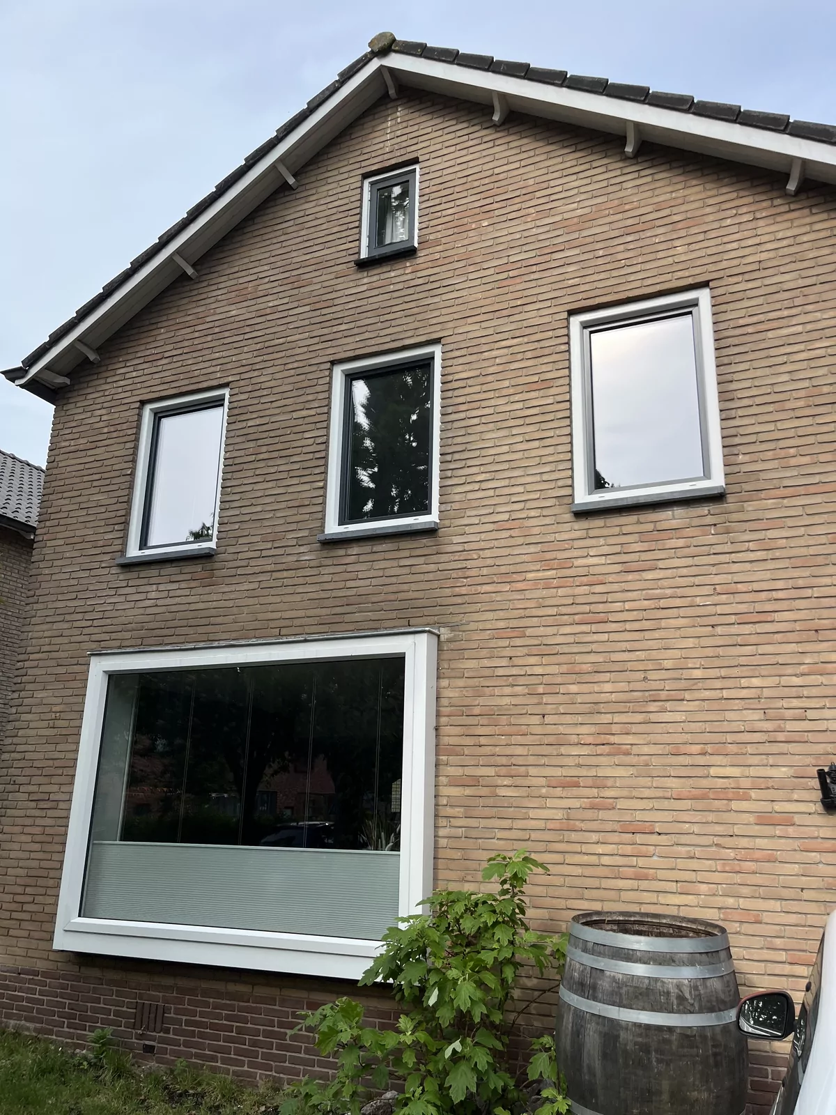 Renovation project with multiple window frames — foto 3